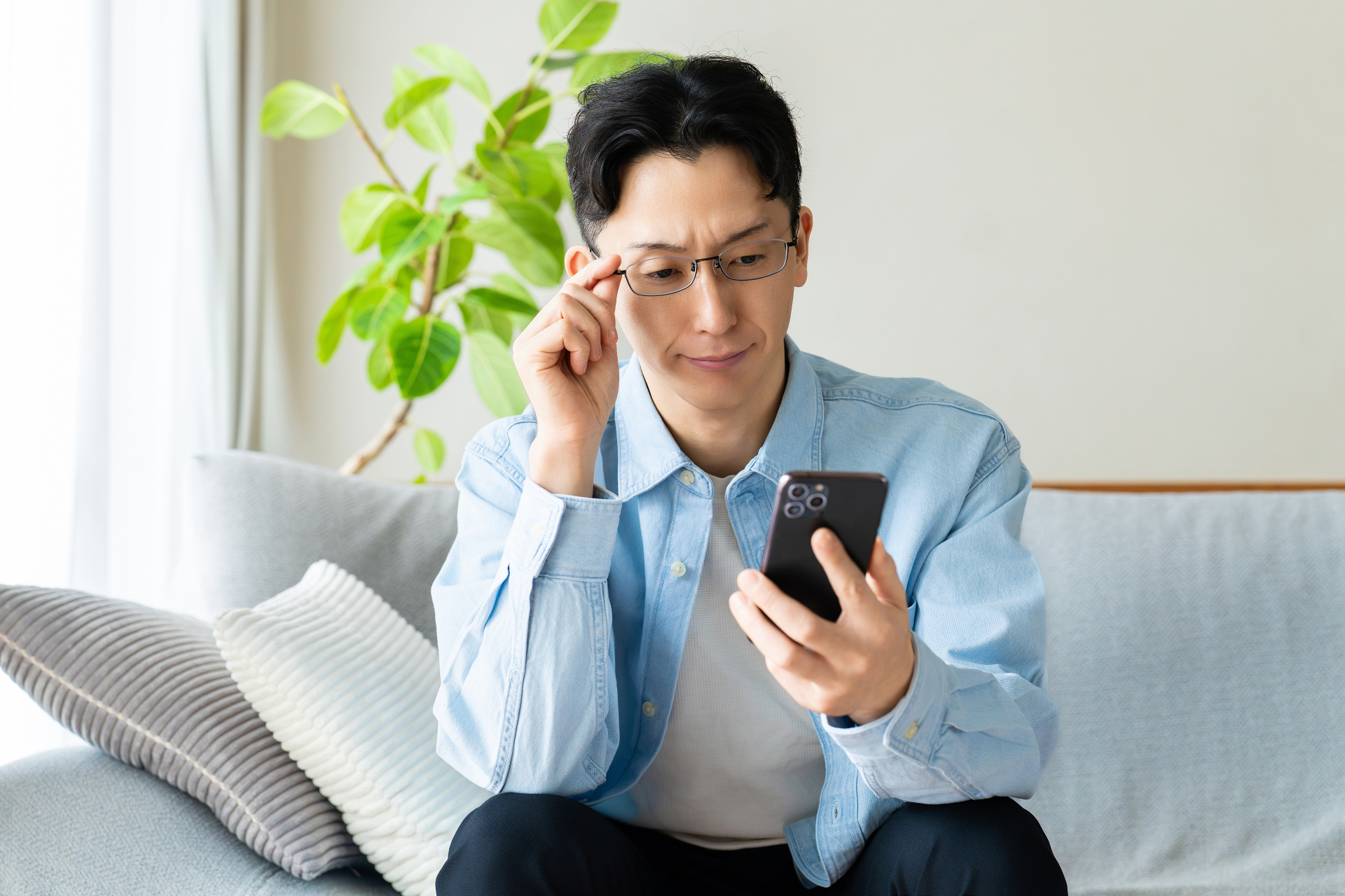 スマホ認知症は治る？どれくらいで改善する？原因や対策、受診の目安を医師が解説のイメージ