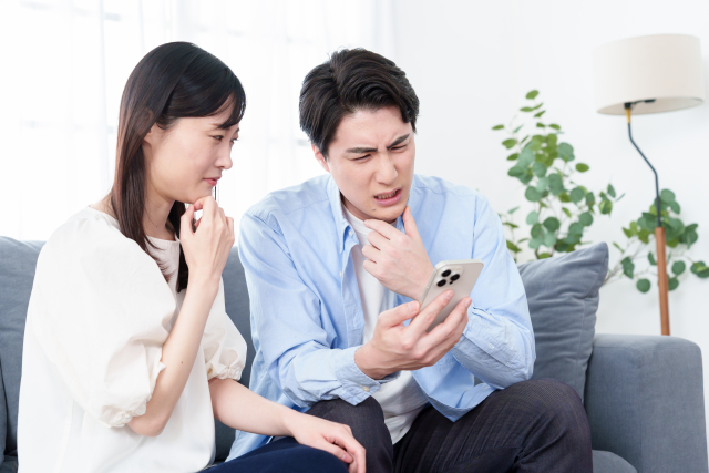 スマホ認知症と若年性認知症の違い｜見分け方と受診の目安を医師が解説のイメージ